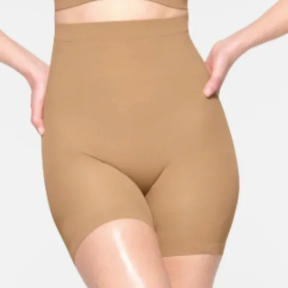 (2444) NWOT SKIMS SEAMLESS SCULPT MID THIGH in OCHRE Sz S/M - Picture 2 of 6